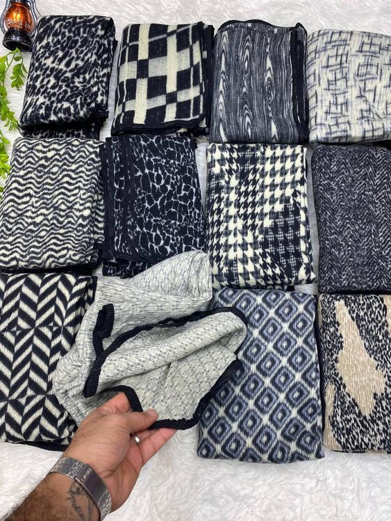 تنوع در نقش و طرح و رنگ