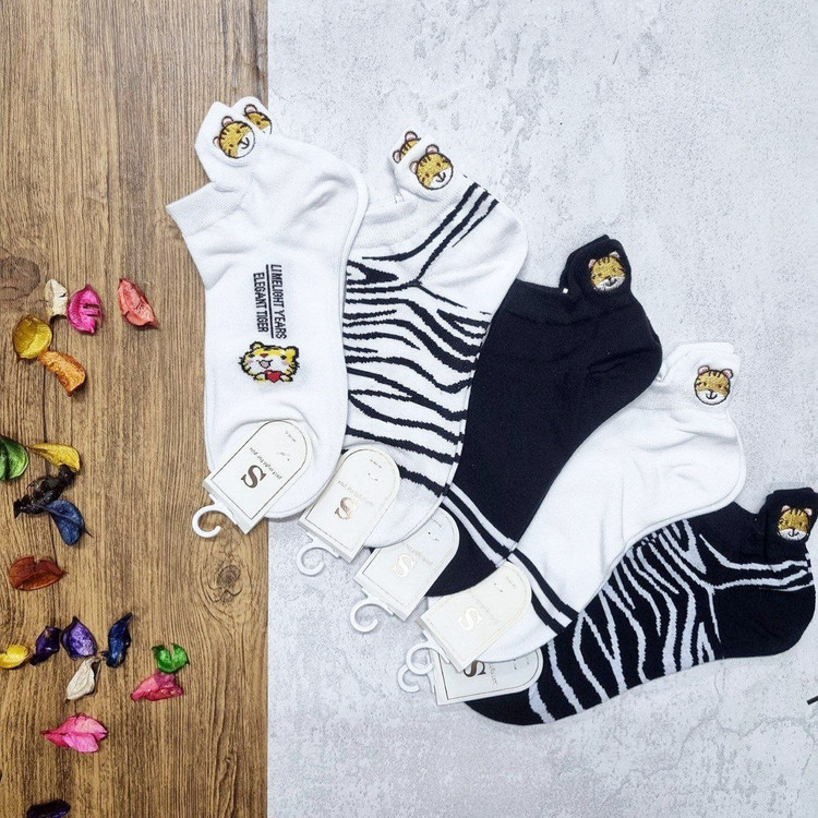 جوراب اسپرت سفید و مشکی