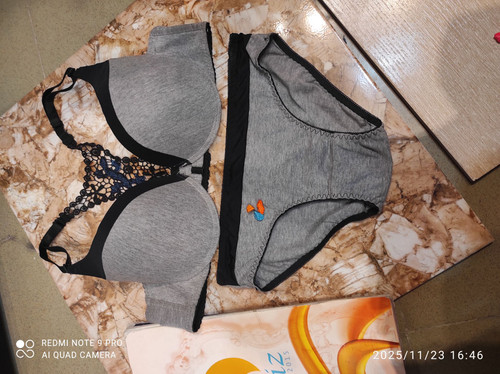 ست شورت و سوتین جلو باز