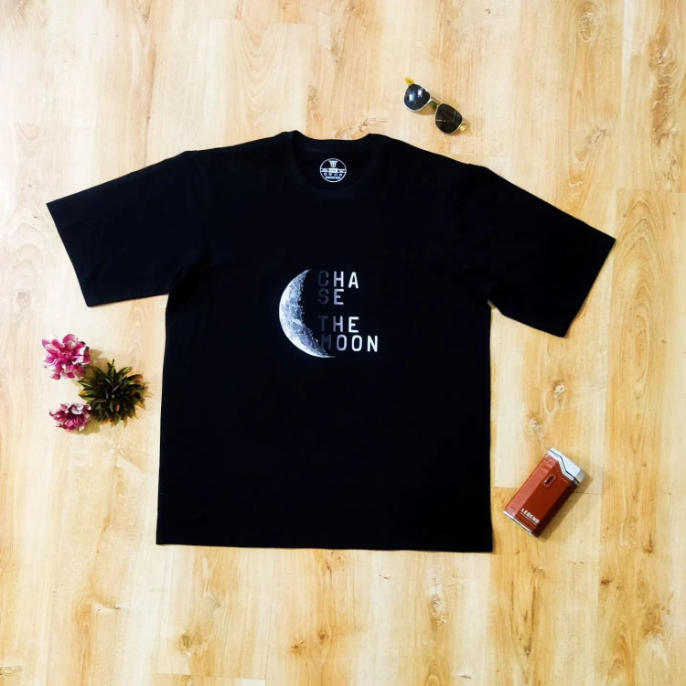 تیشرت نخ پنبه مردانه و زنانه فانتزی CHASE THE MOON رنگ مشکی و صورتی