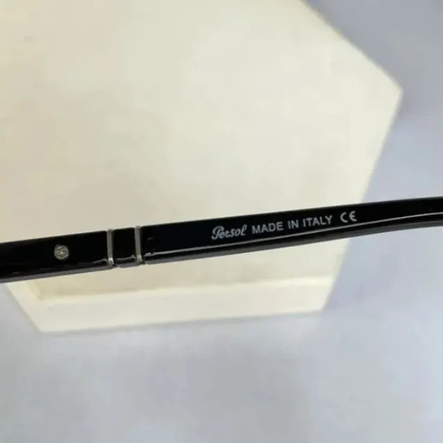 عینک آفتابی پرسول مدل دسته فنری مسترکوالیتی رنگ طلایی و مشکی هاوانا سایز 54