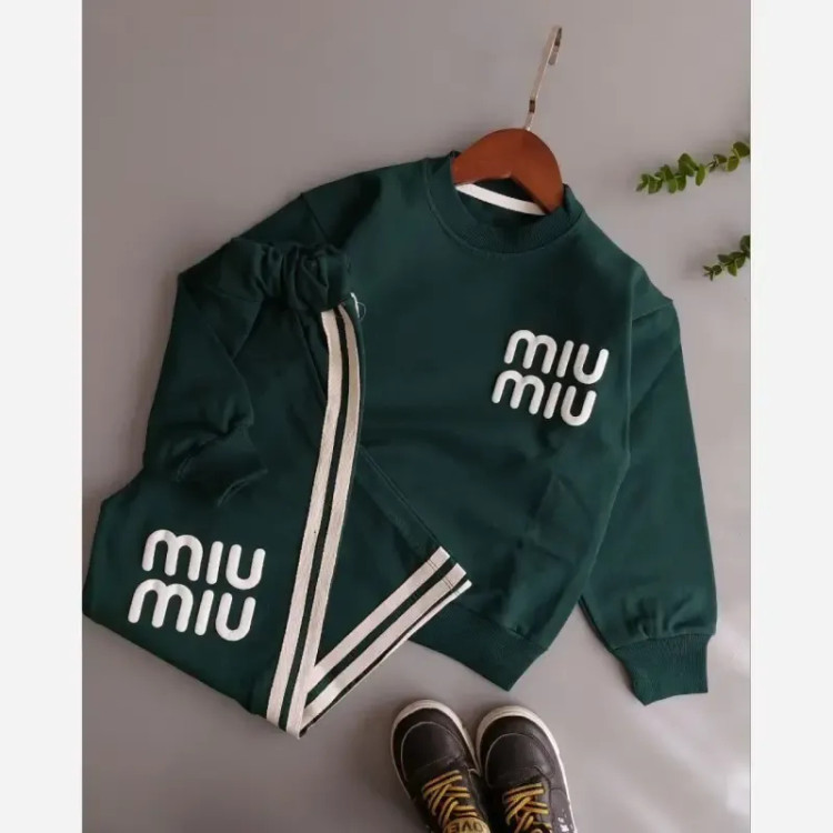 ست بلوز شلوار پسرانه دورس دونخ لاکرا طرح miu miu سبز و نوک مدادی سایزبندی 45 تا 65